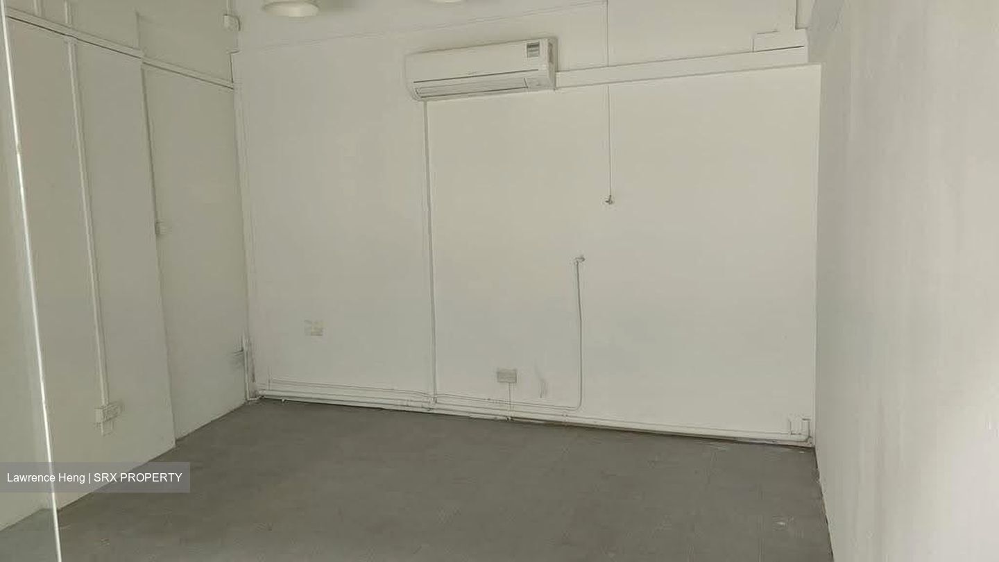 Elias Mall (D18), Retail #623529881